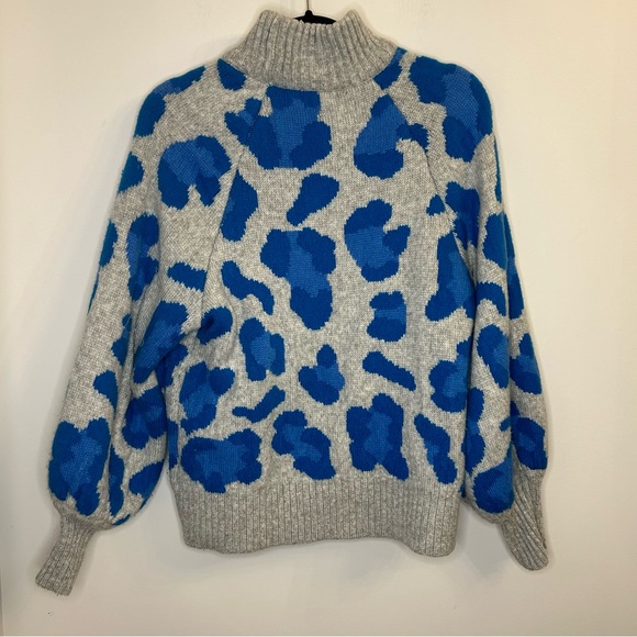 Chunky Oversized Blue Animal Print Sweater - Picture 5 of 9